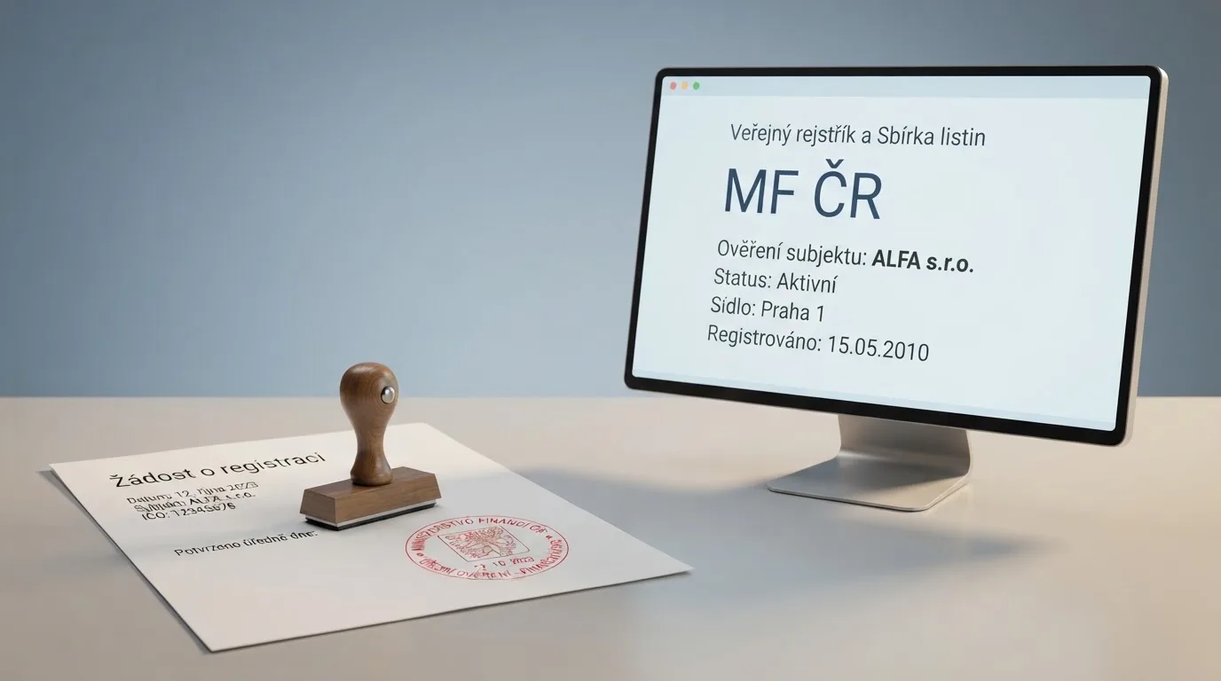 Úřední razítko na dokumentu vedle obrazovky s logem licencovaného online casina a nápisem MF ČR